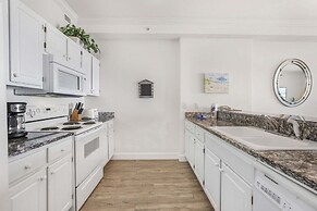 Grand Pointe 512 Gulf-front Stunning Views Top-notch Amenities