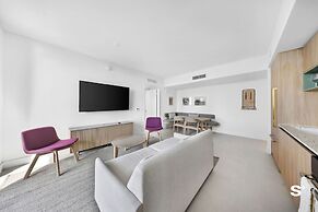 City Luxe Retreat Modern 2-BR