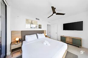City Luxe Retreat Modern 2-BR