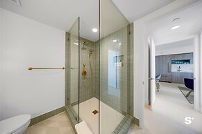 City Luxe Retreat Modern 2-BR