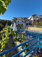 Pantheon Apartments & Studios