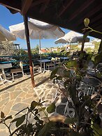 Pantheon Apartments & Studios