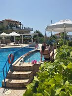 Pantheon Apartments & Studios