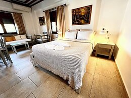 Pantheon Apartments & Studios