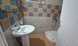 Pantheon Apartments & Studios