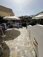 Pantheon Apartments & Studios