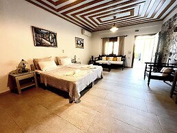 Pantheon Apartments & Studios