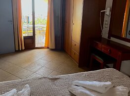 Pantheon Apartments & Studios