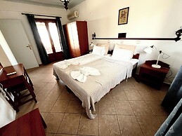 Pantheon Apartments & Studios