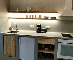 Pantheon Apartments & Studios