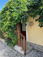 Pantheon Apartments & Studios