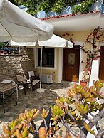 Pantheon Apartments & Studios