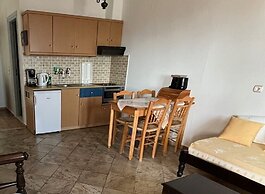 Pantheon Apartments & Studios