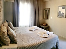 Pantheon Apartments & Studios