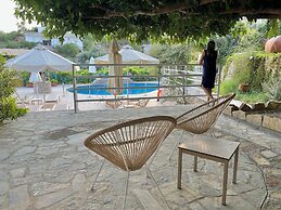 Pantheon Apartments & Studios