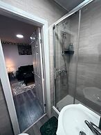 Serene Garden Room Suite City Centre