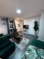 Serene Garden Room Suite City Centre