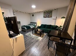 Serene Garden Room Suite City Centre