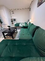 Serene Garden Room Suite City Centre