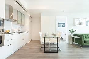 Beautiful Luxurious Modern Condo