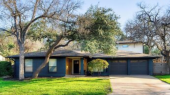 Luxury Zilker Home Pool Hot Tub Kitchen