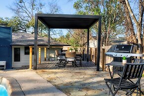 Luxury Zilker Home Pool Hot Tub Kitchen