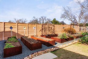 Luxury 5-Bedroom Stay W Pool Spa  Grill