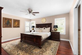 Luxury 5-Bedroom Stay W Pool Spa  Grill