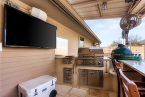 Luxury 5-Bedroom Stay W Pool Spa  Grill