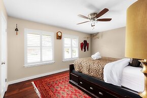 Luxury 5-Bedroom Stay W Pool Spa  Grill