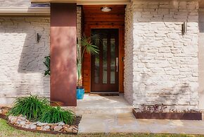 Luxury 5-Bedroom Stay W Pool Spa  Grill