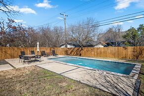 Fun 3BR Retreat in Austin Huge Pool