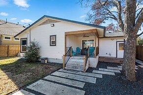 Fun 3BR Retreat in Austin Huge Pool