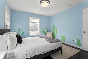 Fun 3BR Retreat in Austin Huge Pool