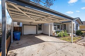 Fun 3BR Retreat in Austin Huge Pool