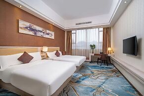 Penguin Airport hotel&free shuttle bus