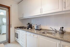 Espinho Retreat with Balcony