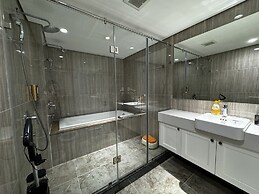 D Le Roi Soleil Premium Suites