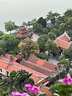 D El Dorado Westlake Luxury Apartments