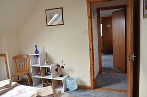 Cozy Aultbea Apartment With Sea View