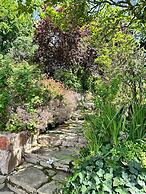 Warm & Welcoming Cottage - Your Perfect Getaway