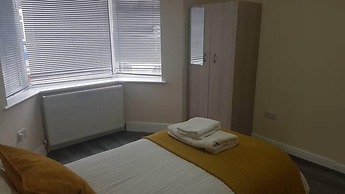 4 Bedroom House in Grays - Sleeps 6 & Parking