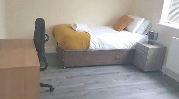 4 Bedroom House in Grays - Sleeps 6 & Parking