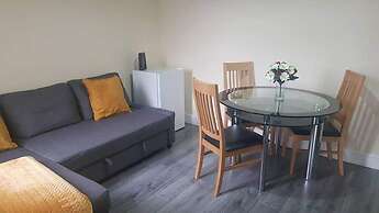4 Bedroom House in Grays - Sleeps 6 & Parking