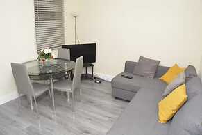 4 Bedroom House in Grays - Sleeps 6 & Parking
