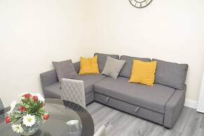 4 Bedroom House in Grays - Sleeps 6 & Parking