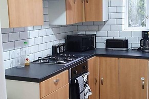 4 Bedroom House in Grays - Sleeps 6 & Parking