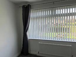 Housesleeps6-freeparking-wifi-contractors-garden