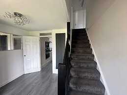 Housesleeps6-freeparking-wifi-contractors-garden