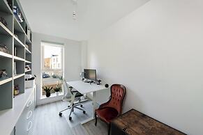 Stylish 3-bed Townhouse With 3 Baths in Southgate